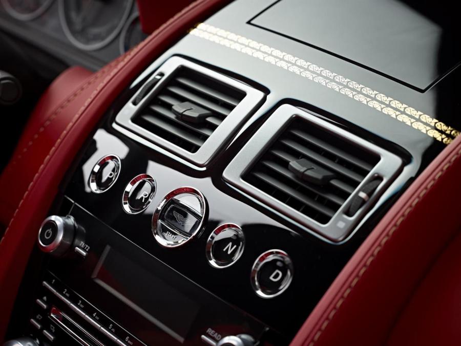 Детали интерьера Aston Martin Virage Dragon 88 2012 года  (фото 2 из 8)